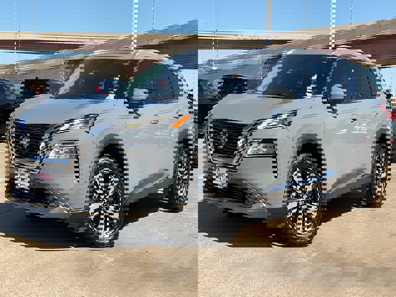 Used 2022 Nissan Rogue SL w/ SL Premium Package image 2