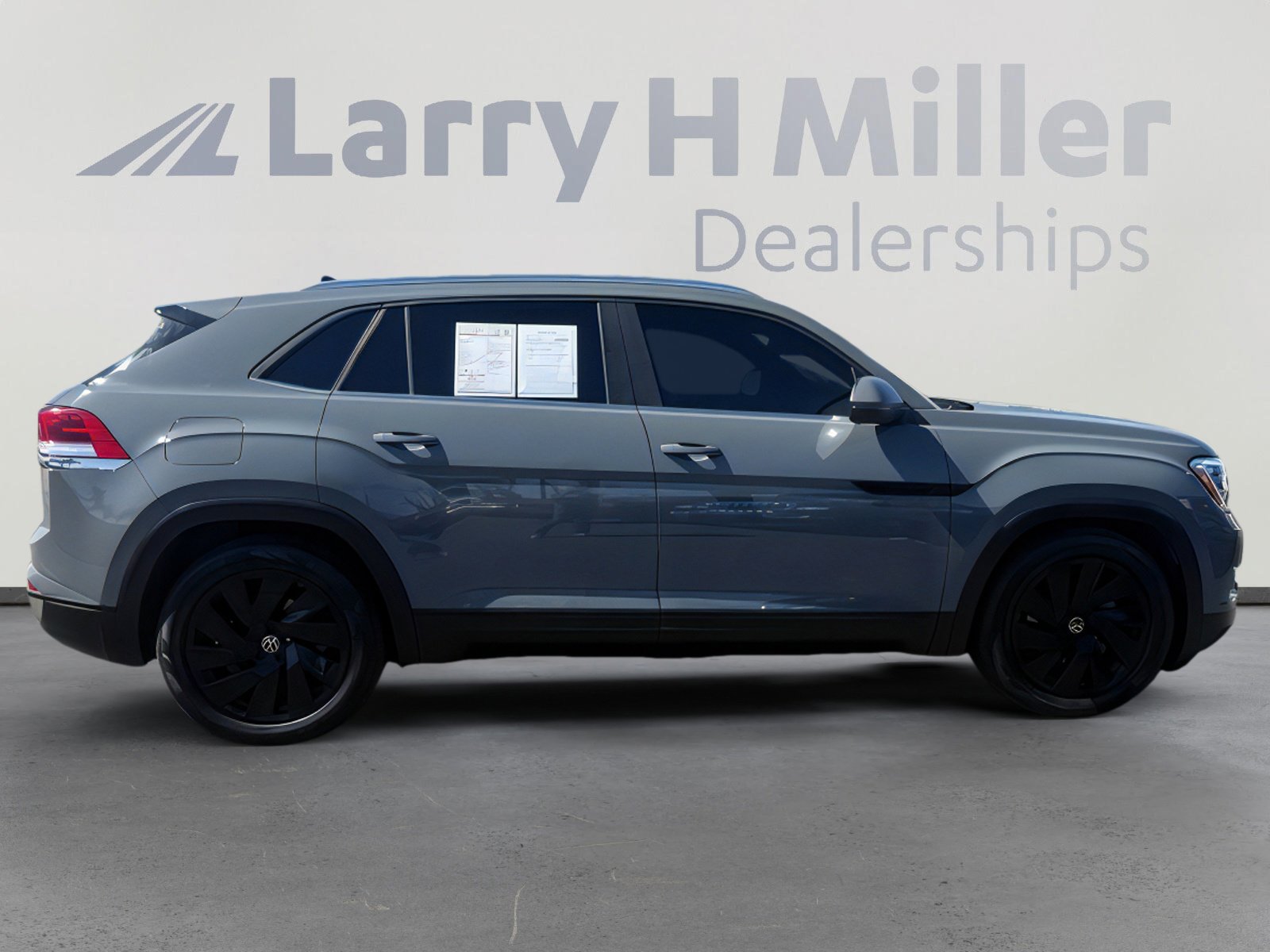 Used 2024 Volkswagen Atlas Cross Sport SE image 8