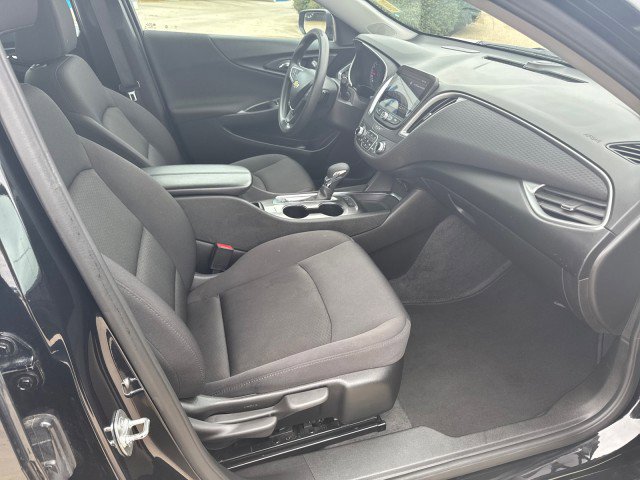 Used 2025 Chevrolet Malibu LT image 14
