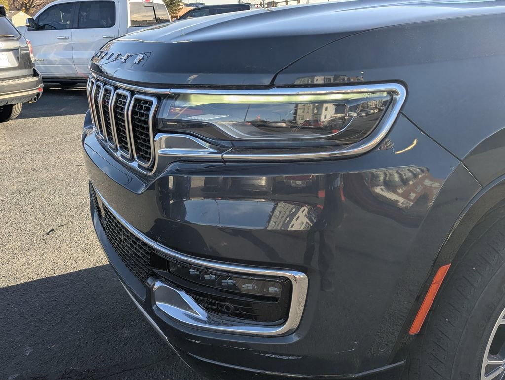 Used 2024 Jeep Wagoneer Series II w/ Flexible Seating Group image 11