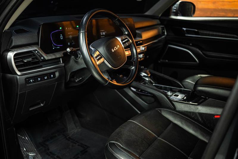 Used 2024 Kia Telluride EX w/ EX Captain's Chair Package image 9