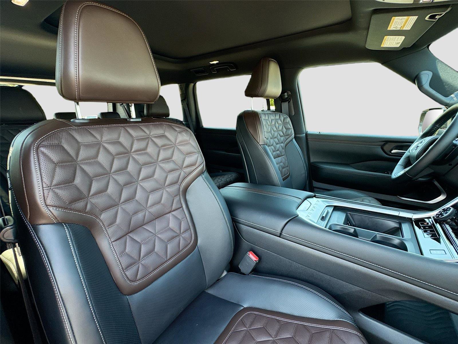 Used 2025 Nissan Armada Platinum image 29