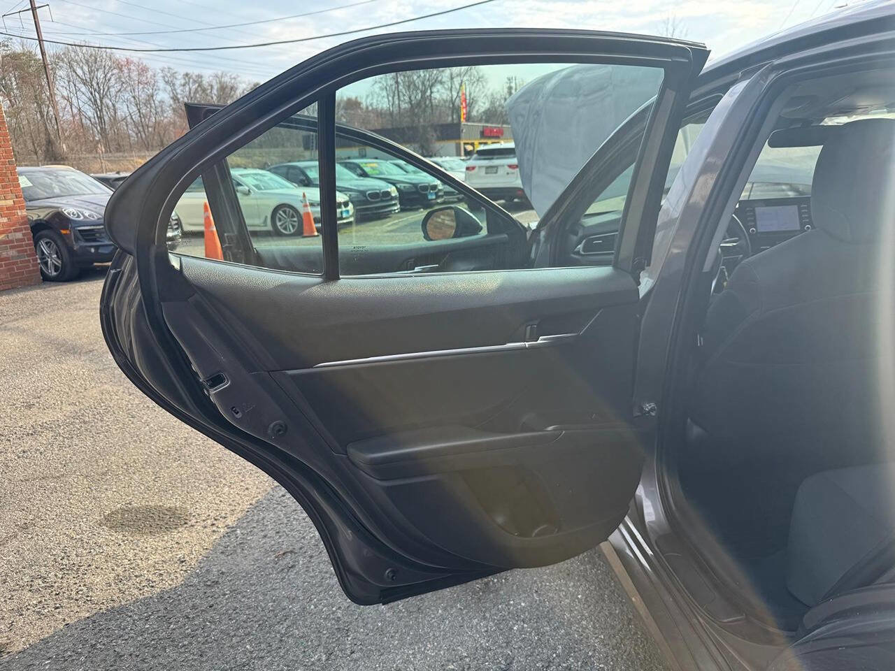 Used 2022 Toyota Camry LE image 28