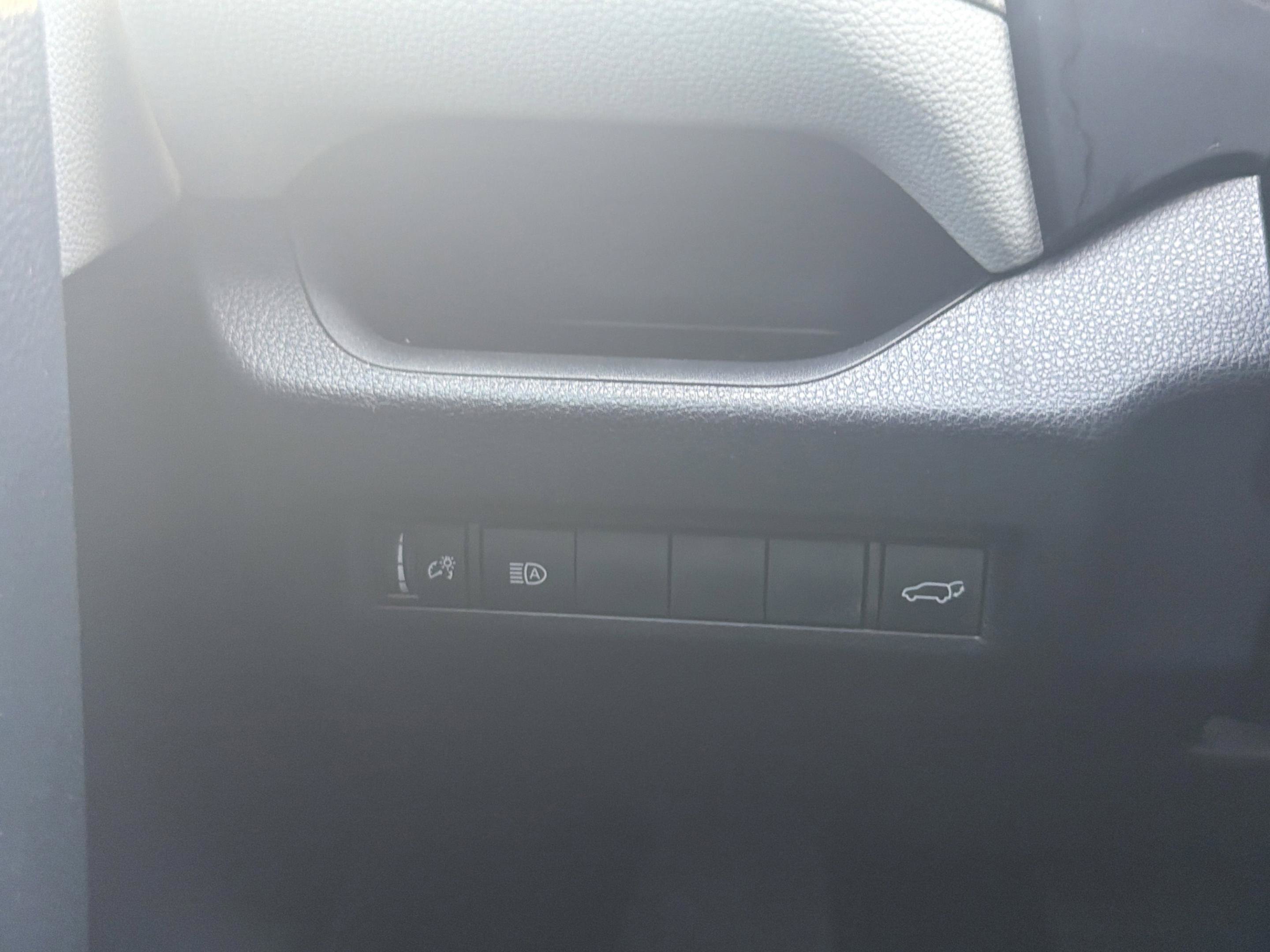 Used 2019 Toyota RAV4 XLE Premium FWD image 14