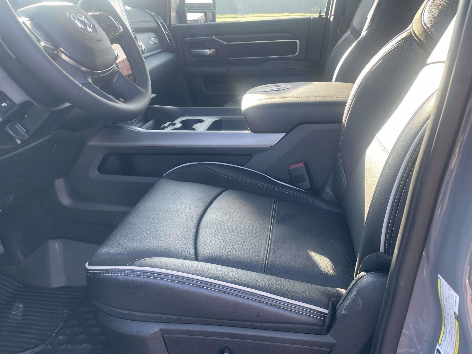 New 2026 RAM 2500 Laramie w/ Night Edition AWD/4WD image 7