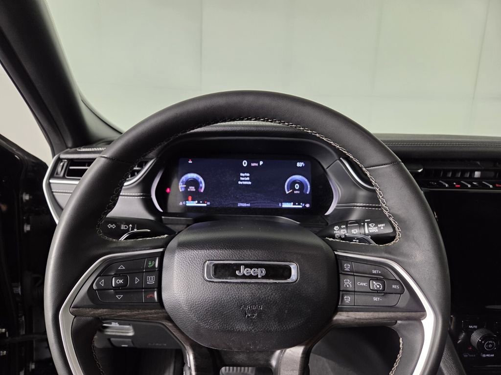 Certified 2024 Jeep Grand Cherokee L Limited w/ Luxury Tech Group II image 15