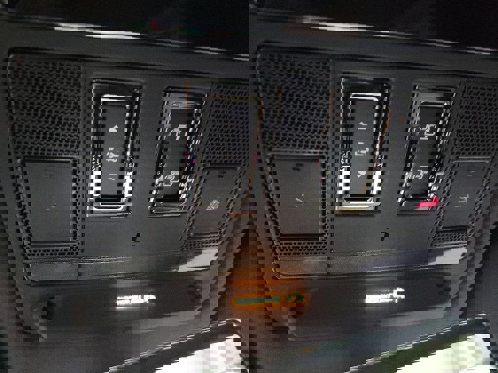 New 2026 Land Rover Defender 110 image 21