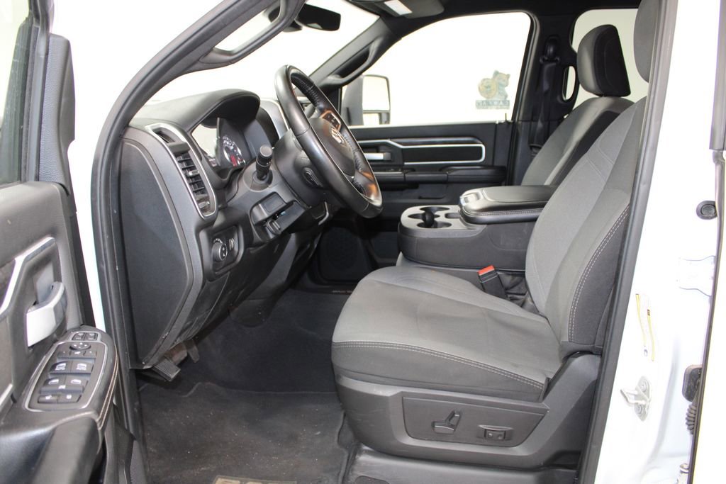 Used 2024 RAM 3500 Big Horn image 24