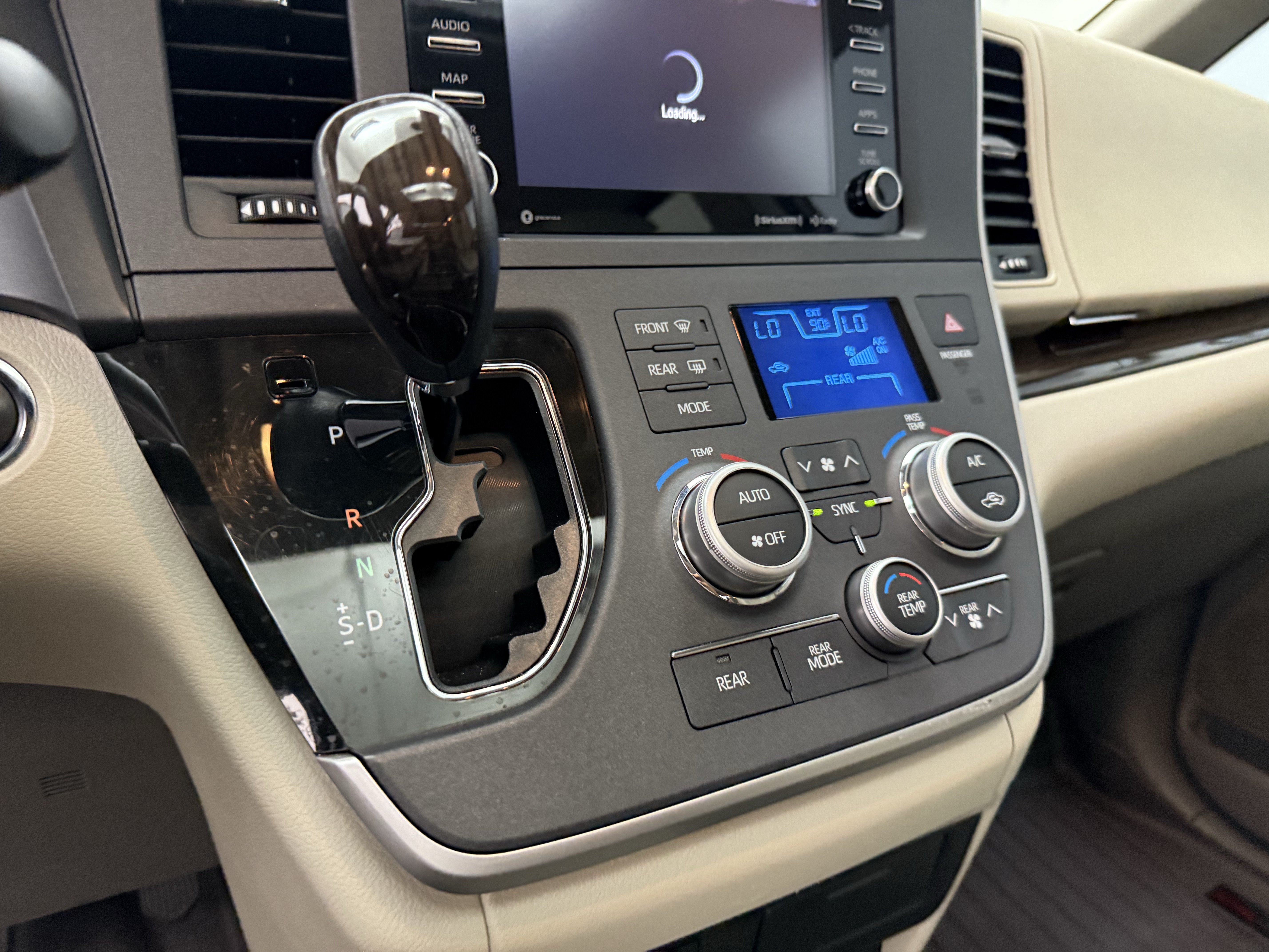 Used 2020 Toyota Sienna XLE FWD image 21