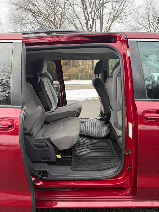 Used 2021 Toyota Sienna LE image 21