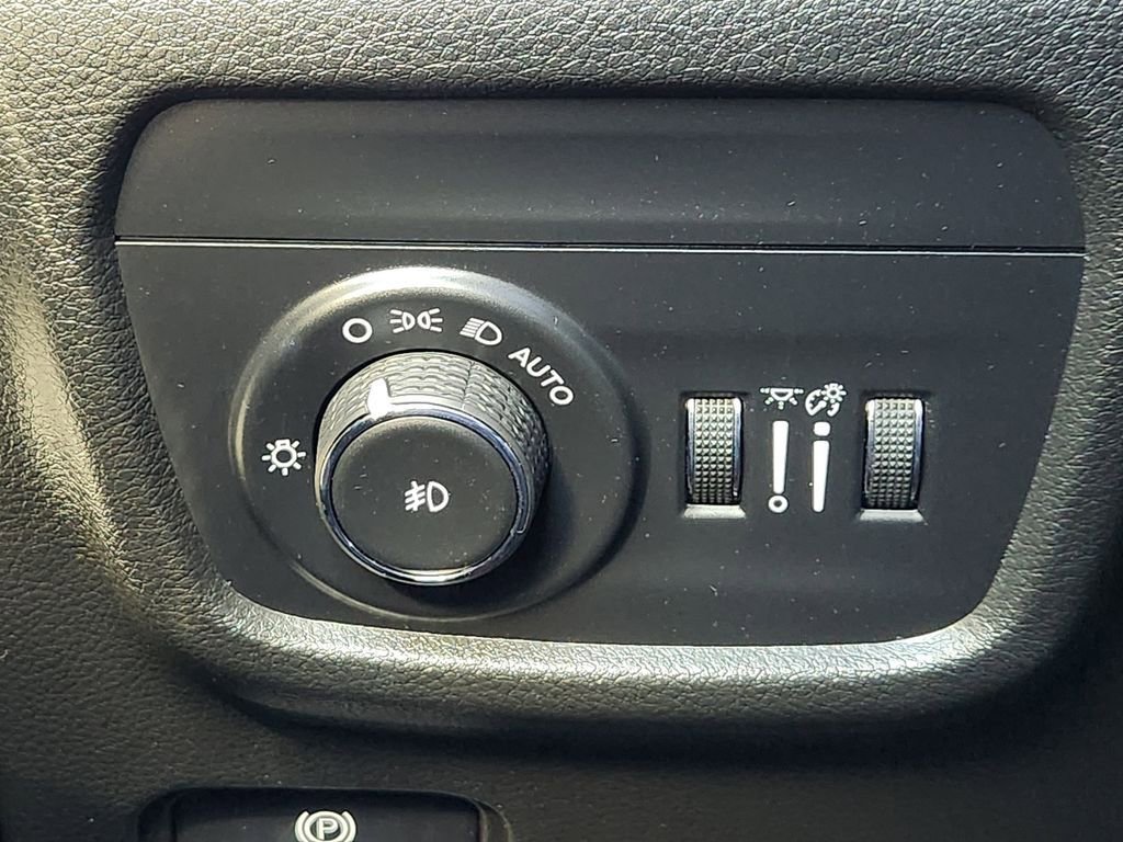 Used 2023 Jeep Grand Cherokee Limited w/ Black Appearance Package image 23