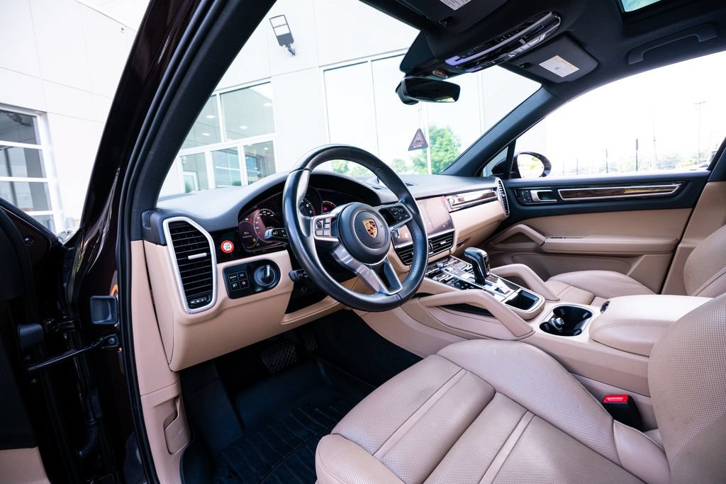 Used 2023 Porsche Cayenne Platinum Edition AWD/4WD image 28