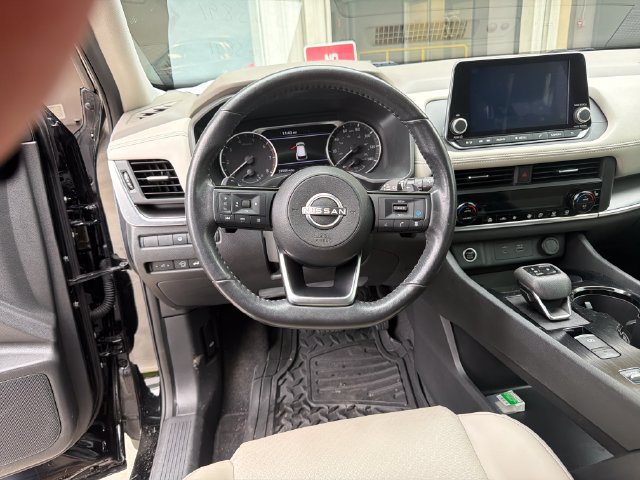 Used 2023 Nissan Rogue SV w/ SV Premium B Package FWD image 13