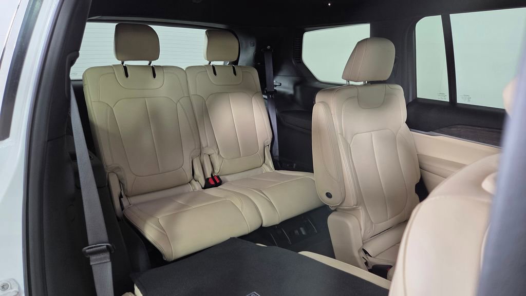 Used 2023 Jeep Grand Cherokee L Limited AWD/4WD image 43