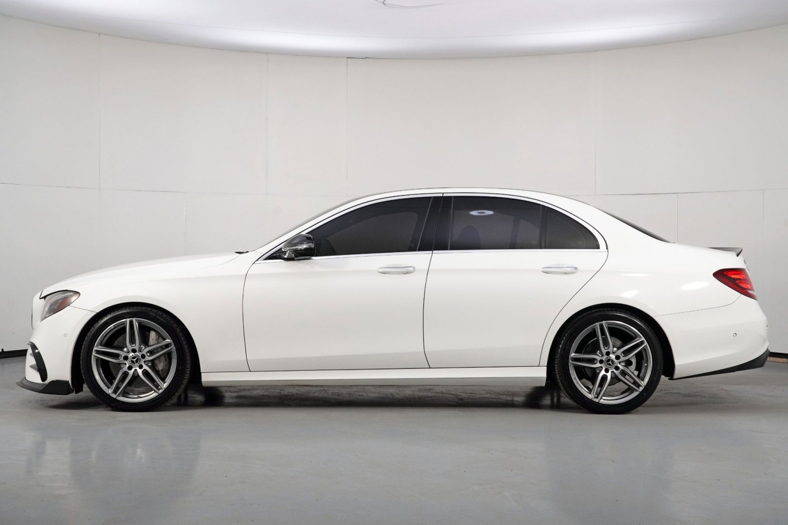 Used 2019 Mercedes-Benz E 300 image 8