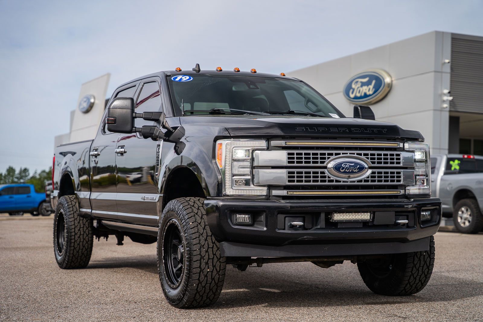 Certified 2019 Ford F250 Platinum w/ Platinum Ultimate Package AWD/4WD image 1