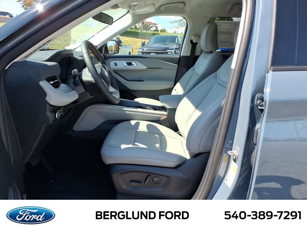 Used 2025 Ford Explorer Active w/ Active Comfort Package image 6