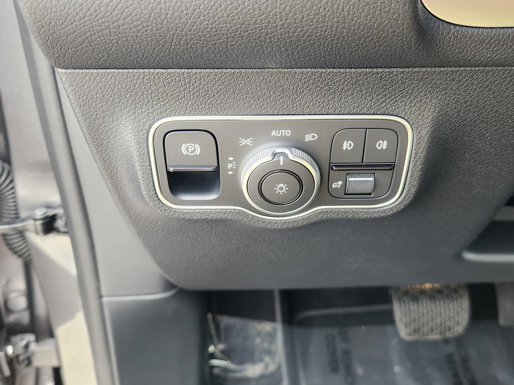 New 2026 Mercedes-Benz GLB 250 4MATIC image 19