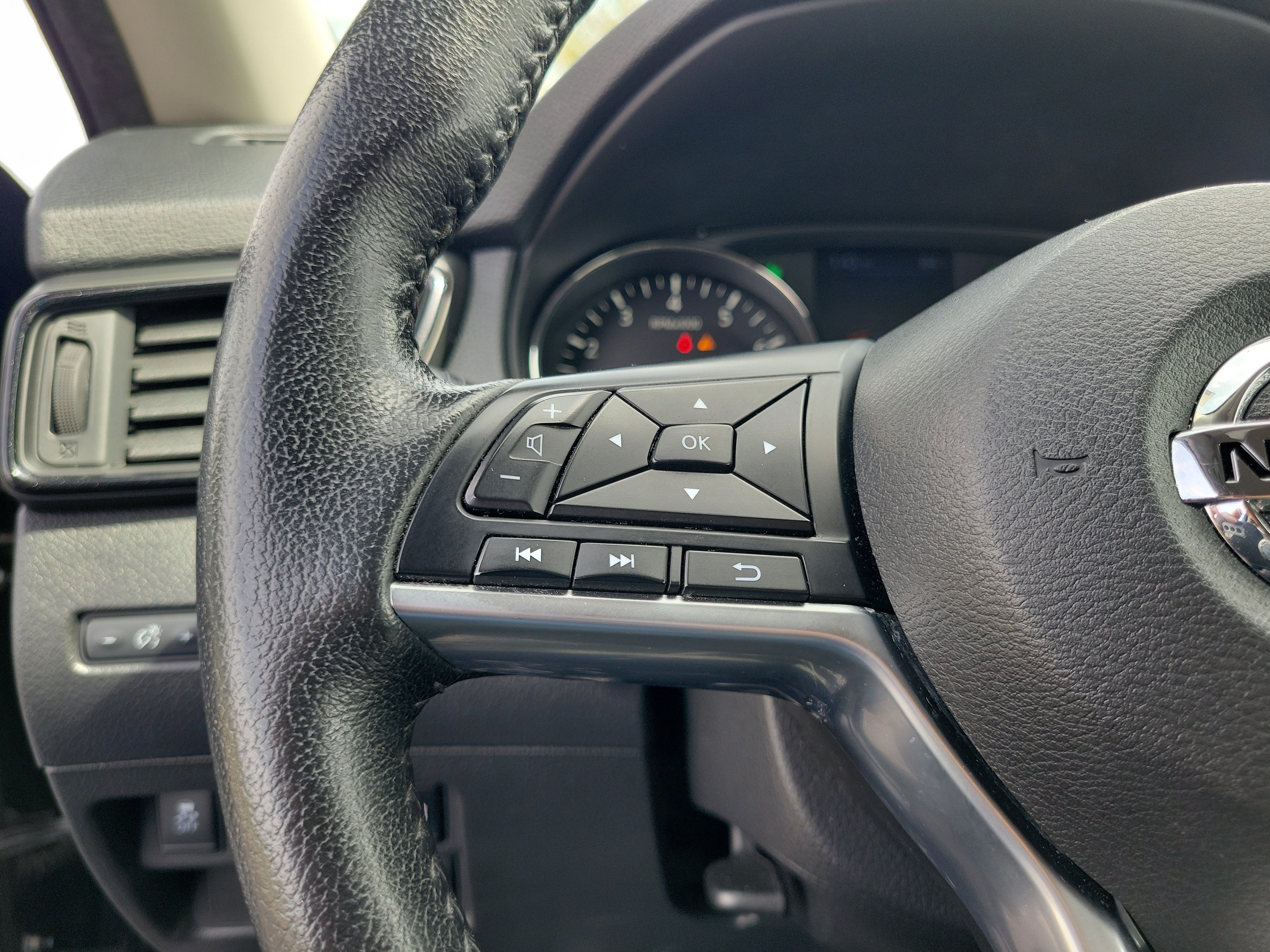 Certified 2020 Nissan Rogue SV AWD/4WD image 22