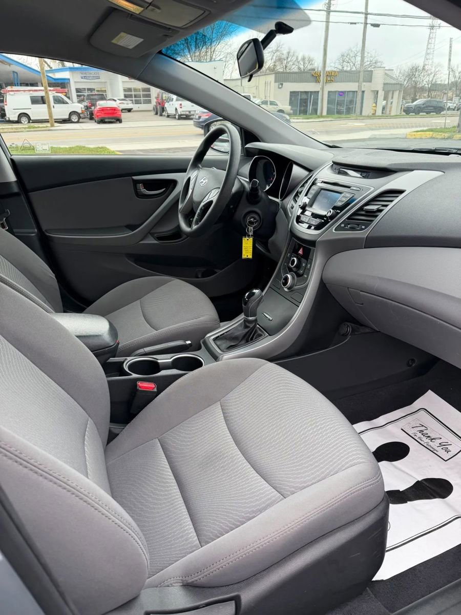 Used 2015 Hyundai Elantra SE w/ Option Group 02 FWD image 18