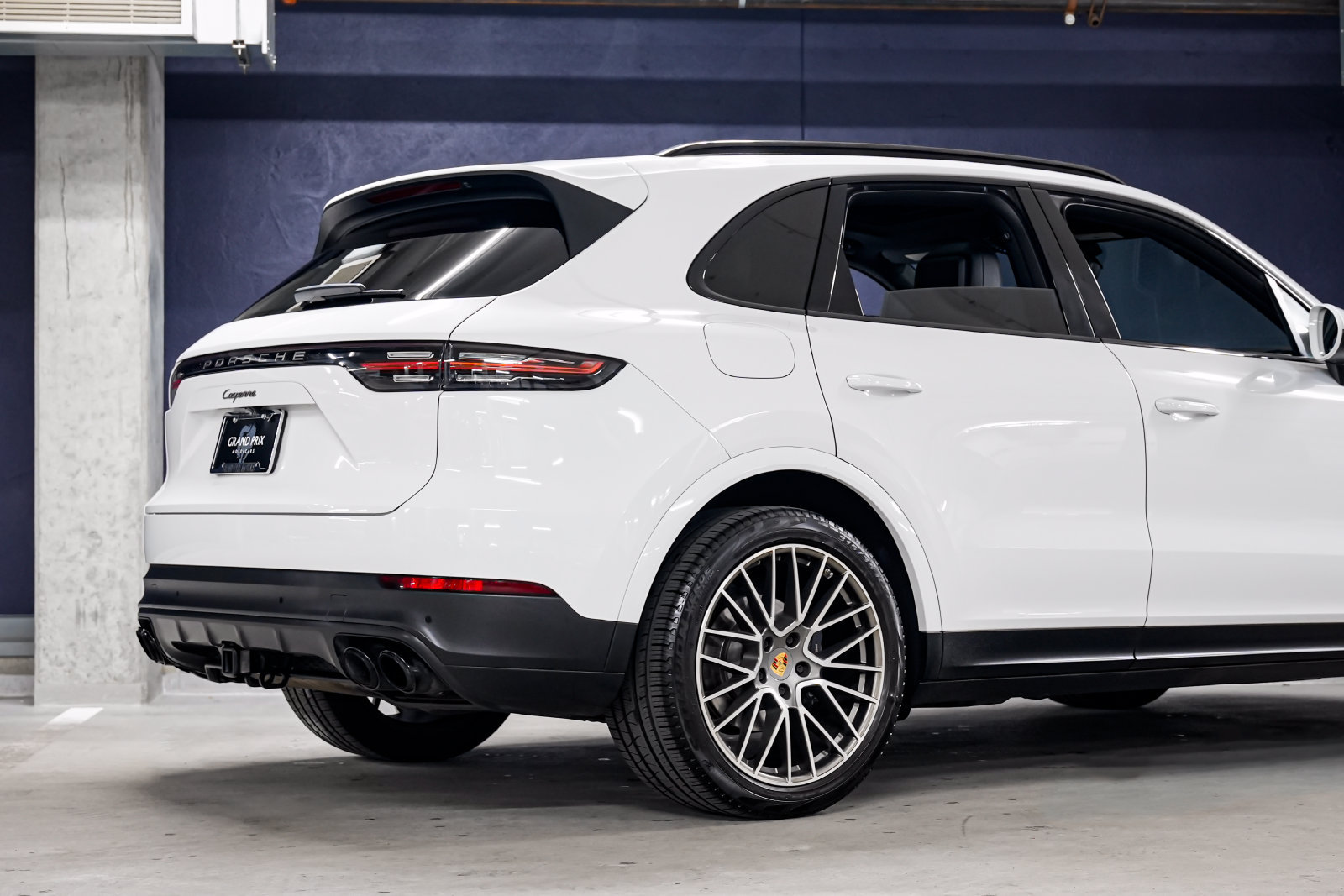 Used 2023 Porsche Cayenne Platinum Edition AWD/4WD image 43