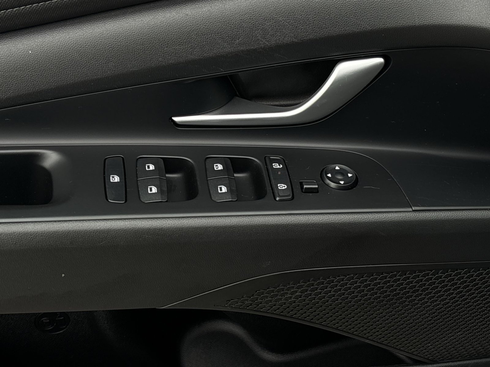 Certified 2025 Hyundai Elantra Limited FWD image 15