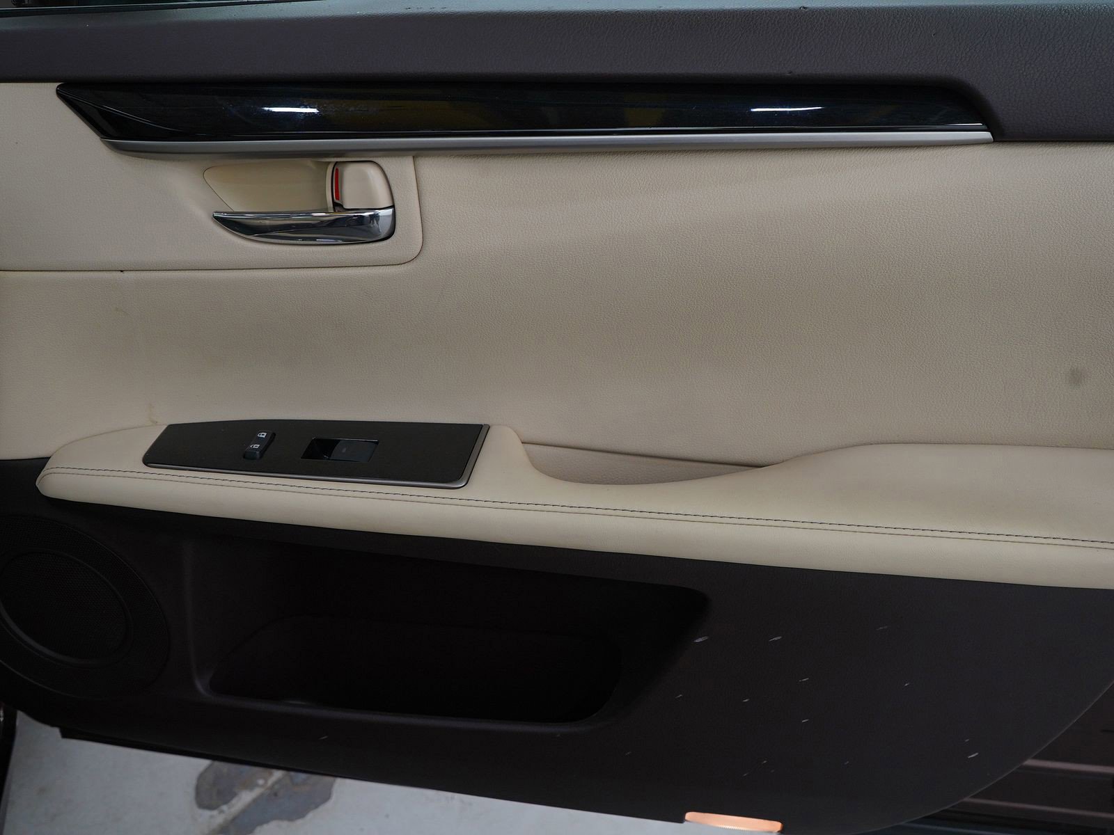 Used 2016 Lexus ES 350 w/ Accessory Package 2 FWD image 9