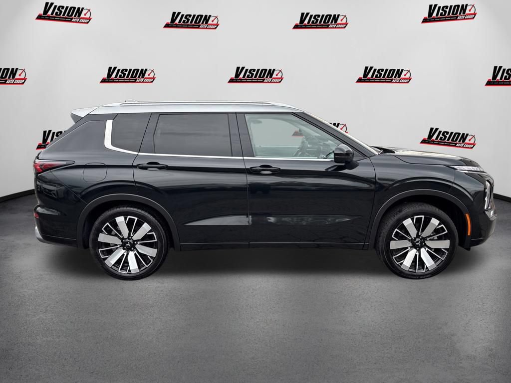Used 2025 Mitsubishi Outlander AWD image 3