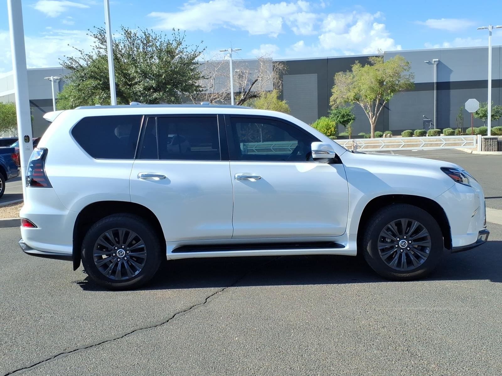 Used 2023 Lexus GX 460 Premium w/ Accessory Package AWD/4WD image 6