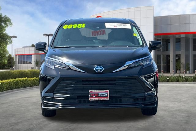 Certified 2024 Toyota Sienna LE AWD/4WD image 11