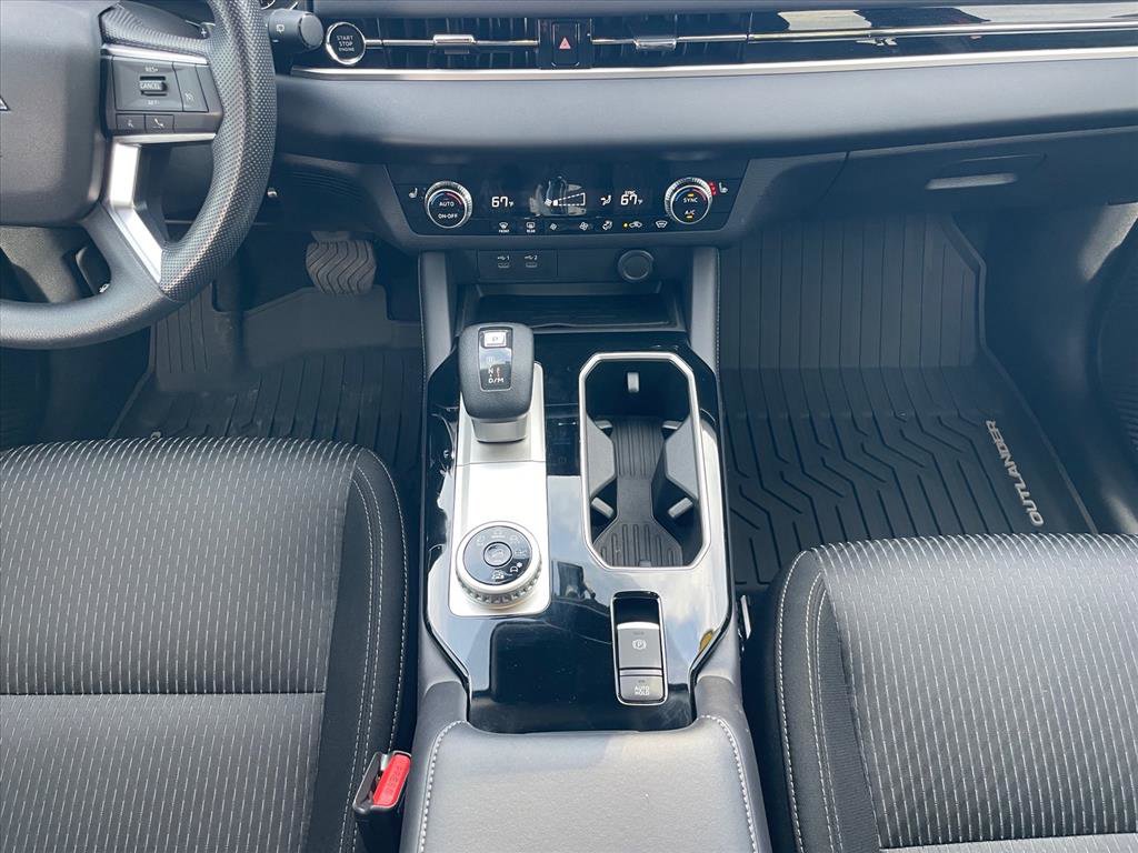Used 2025 Mitsubishi Outlander ES AWD/4WD image 17