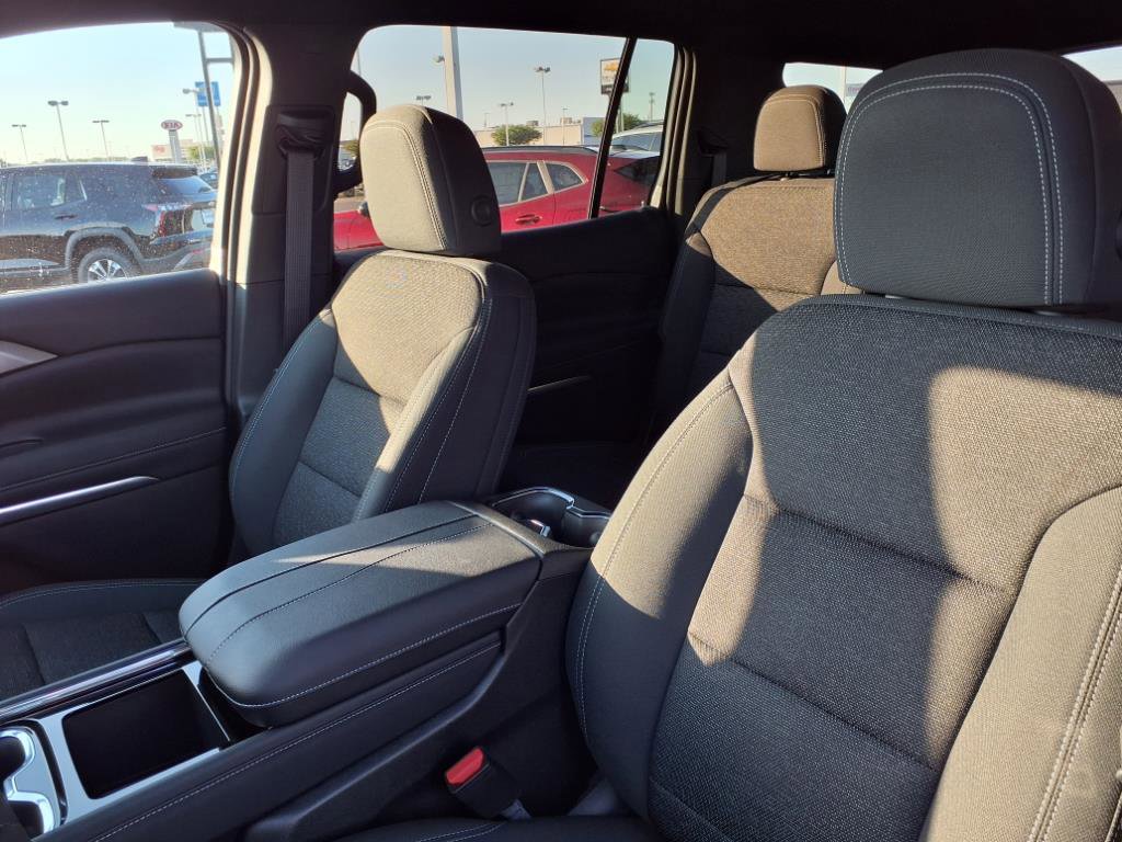 New 2025 Chevrolet Traverse LT w/ Midnight/Sport Edition image 11
