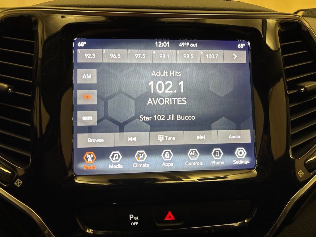 Used 2019 Jeep Cherokee Limited FWD image 20