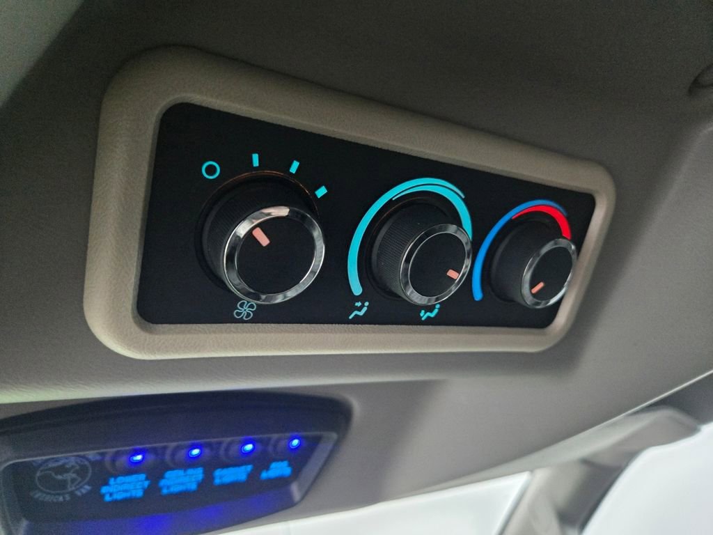 Used 2023 GMC Savana 2500 image 28