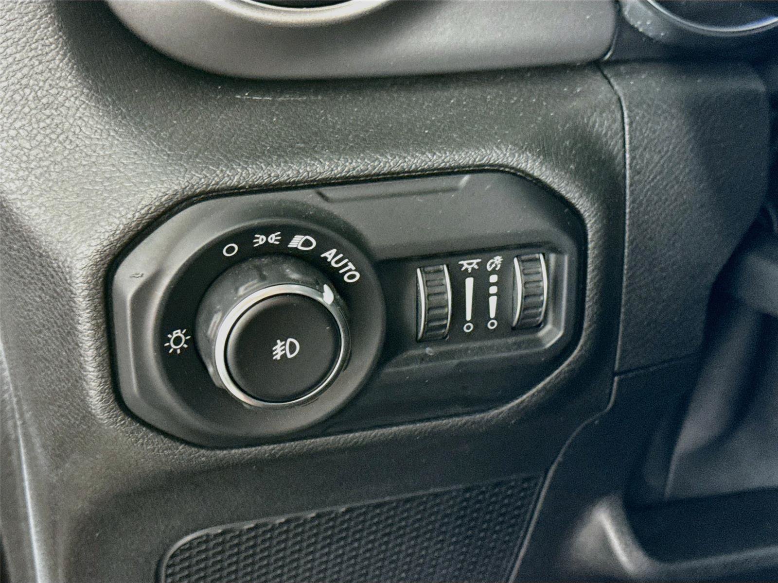 Used 2021 Jeep Wrangler Unlimited Sport AWD/4WD image 4