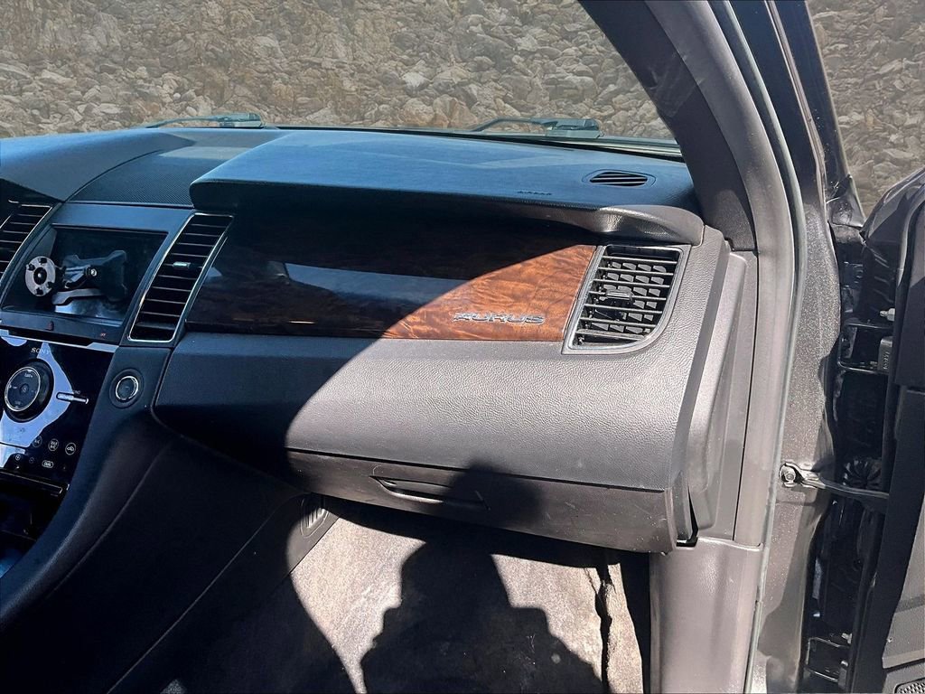 Used 2018 Ford Taurus Limited image 11