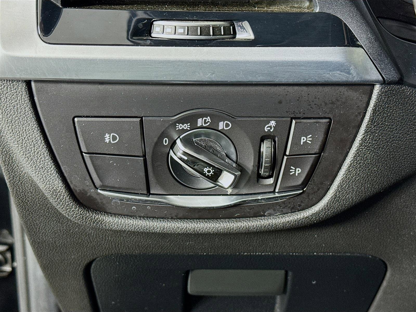 Used 2019 BMW X3 sDrive30i w/ Convenience Package RWD image 11