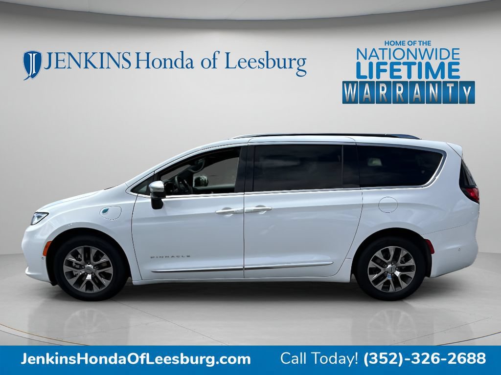 Used 2023 Chrysler Pacifica Pinnacle FWD image 7