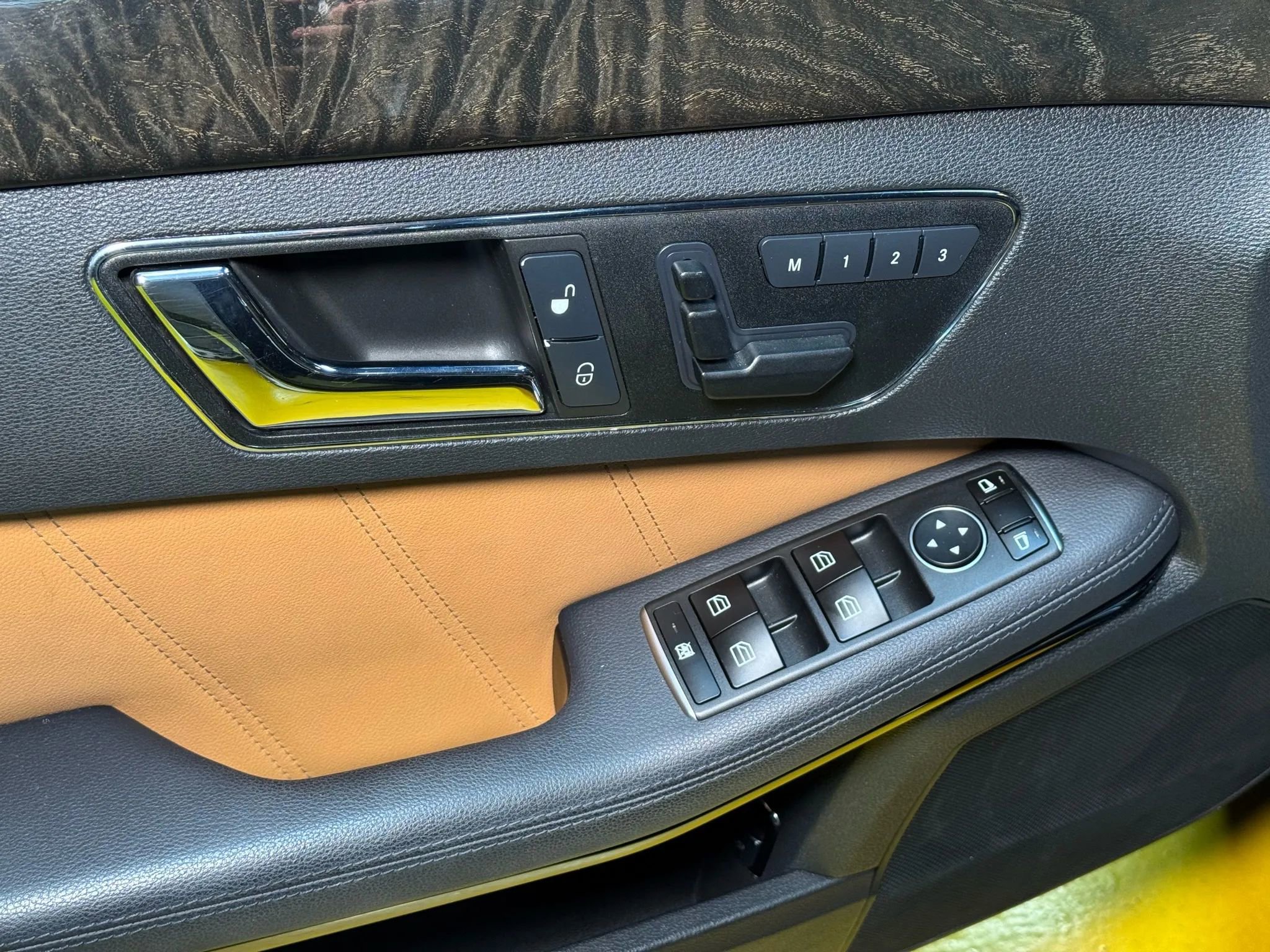 Used 2010 Mercedes-Benz E 550 Sedan image 34