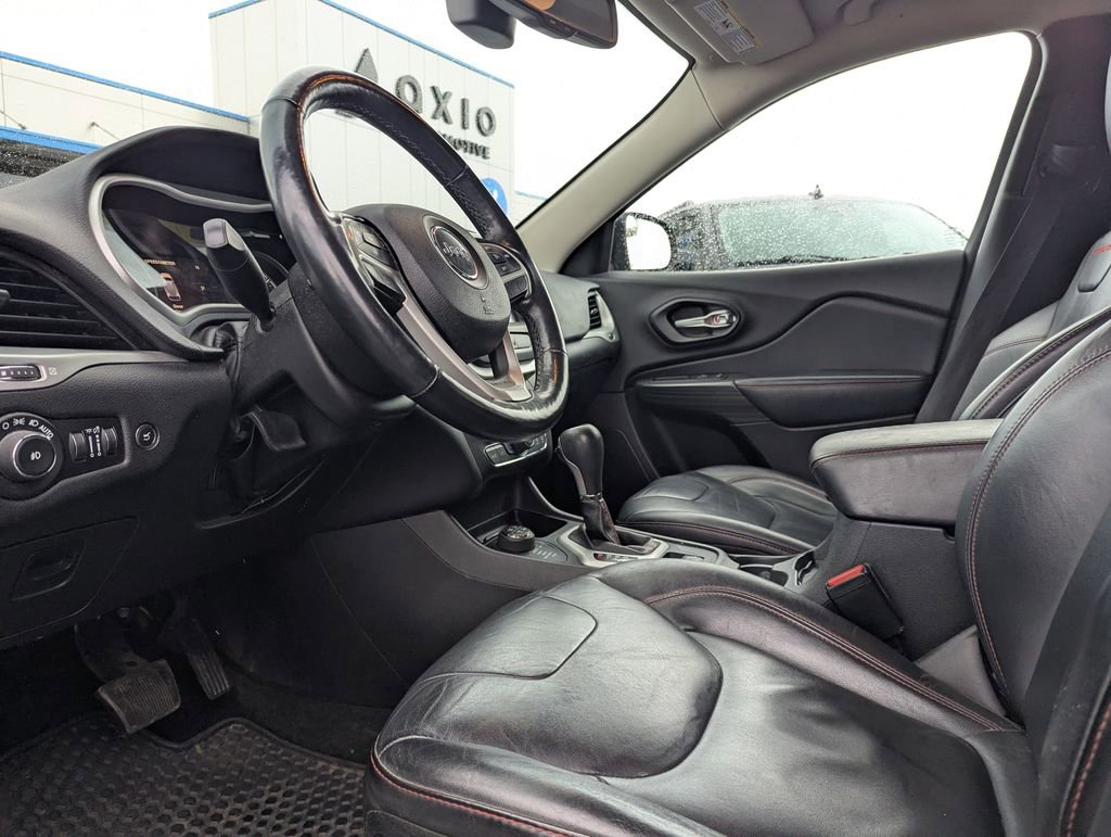 Used 2015 Jeep Cherokee Trailhawk w/ Comfort/Convenience Group AWD/4WD image 27