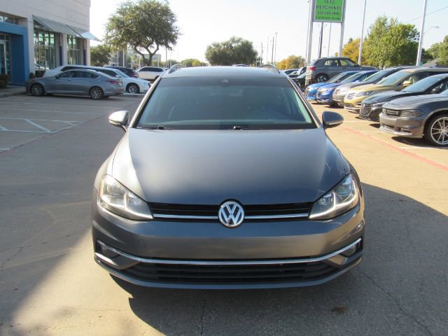 Used 2019 Volkswagen Golf SE image 2