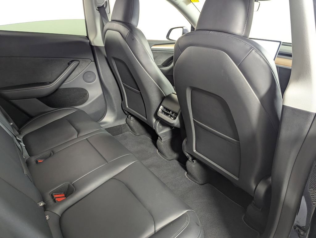 Used 2025 Tesla Model Y Performance image 33