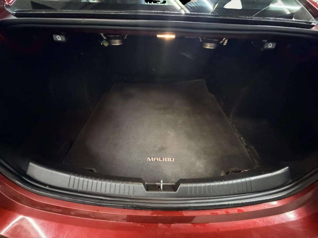 Used 2018 Chevrolet Malibu Premier w/ Premier Sun and Wheel Package FWD image 11