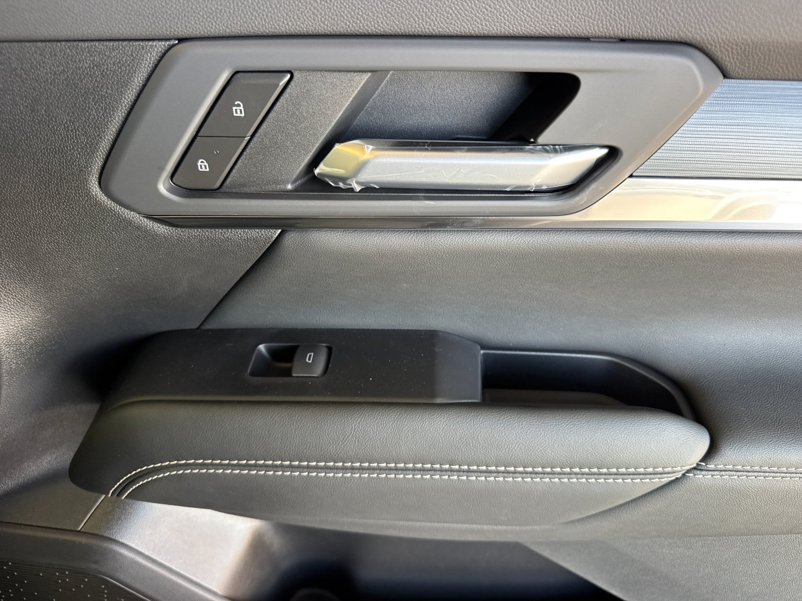 New 2027 GMC Terrain Elevation w/ Elevation Premium Package FWD image 19