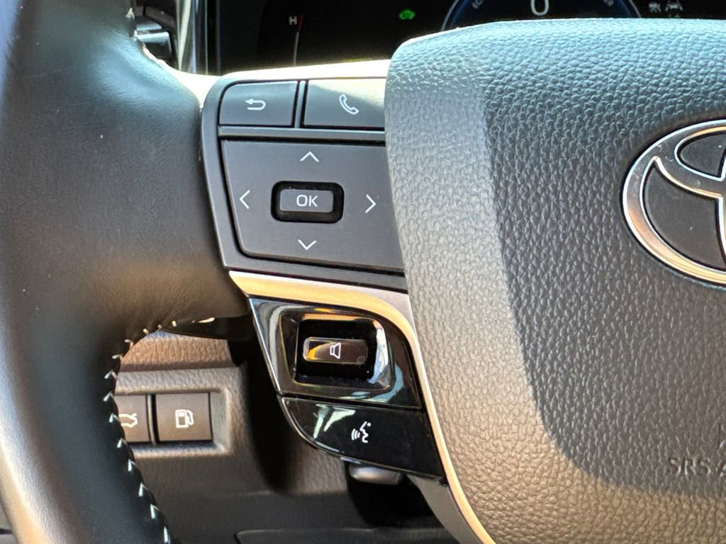 Used 2025 Toyota Camry SE image 24