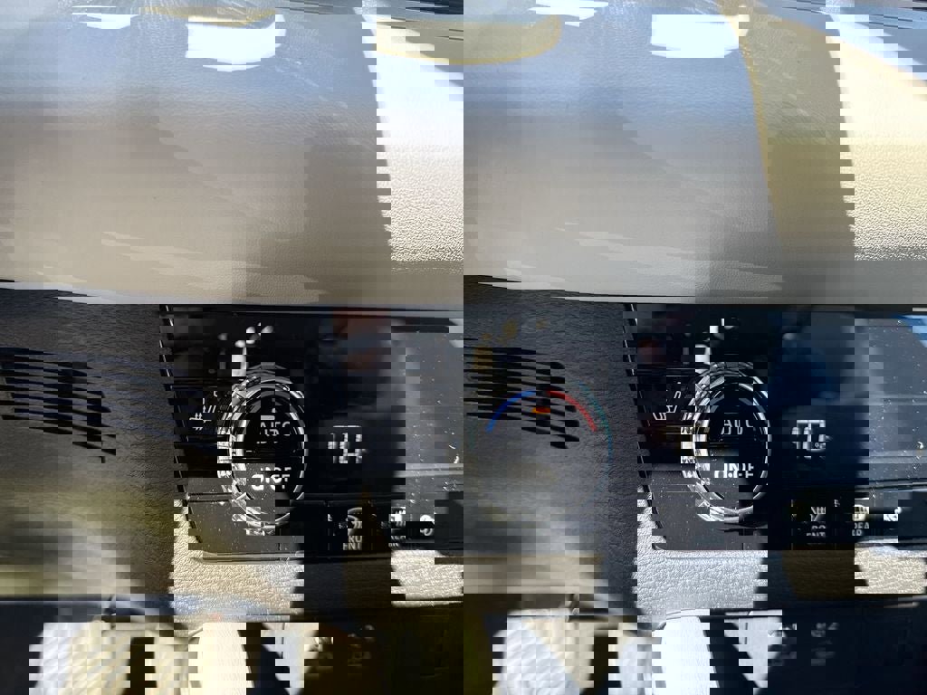 New 2025 Mitsubishi Outlander SE image 36