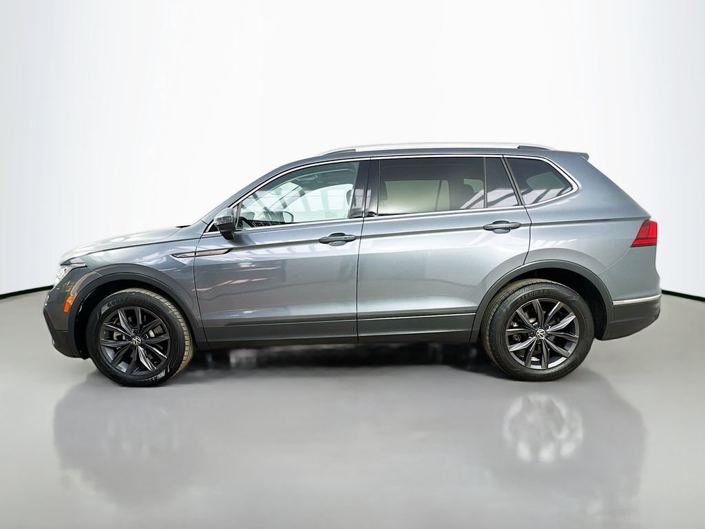 Used 2022 Volkswagen Tiguan SE w/ Panoramic Sunroof Package AWD/4WD image 4