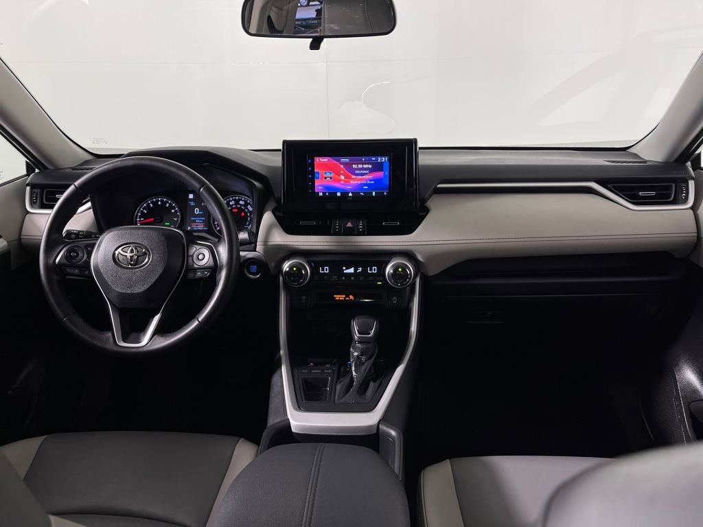Used 2022 Toyota RAV4 XLE Premium image 14