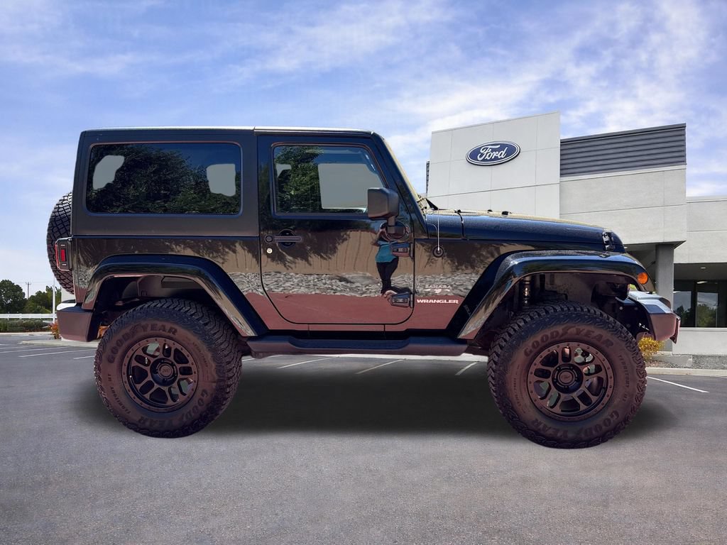 Used 2017 Jeep Wrangler Sahara AWD/4WD image 11