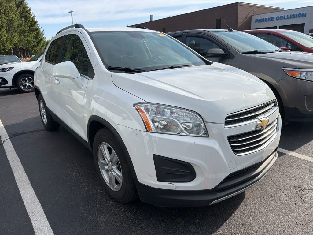 Used 2016 Chevrolet Trax LT w/ LT Sun and Sound Package FWD image 4